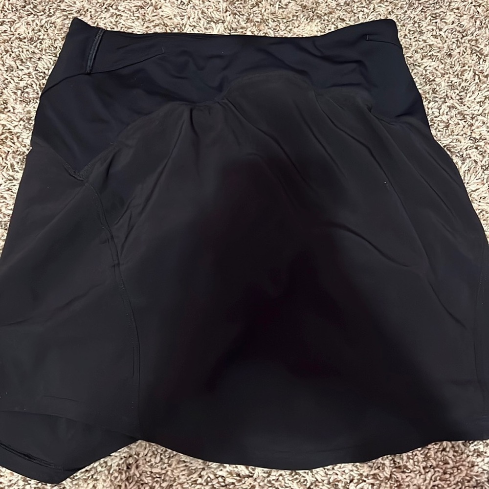 SIZE 2 LULULEMON SKIRT NEVER WORN